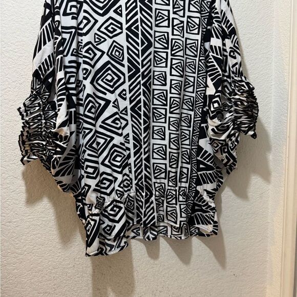 CHICOS size 0/ (6)black white oversize sleeved blouse with unique pattern - Picture 7 of 9